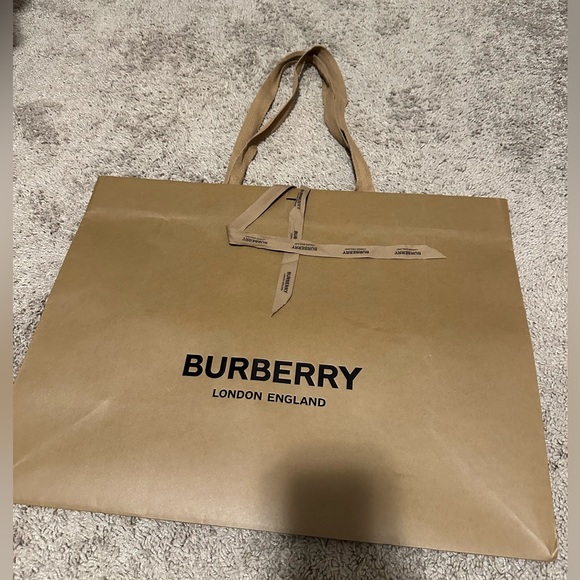 Burberry gift bag with ribbon - Picture 1 of 4